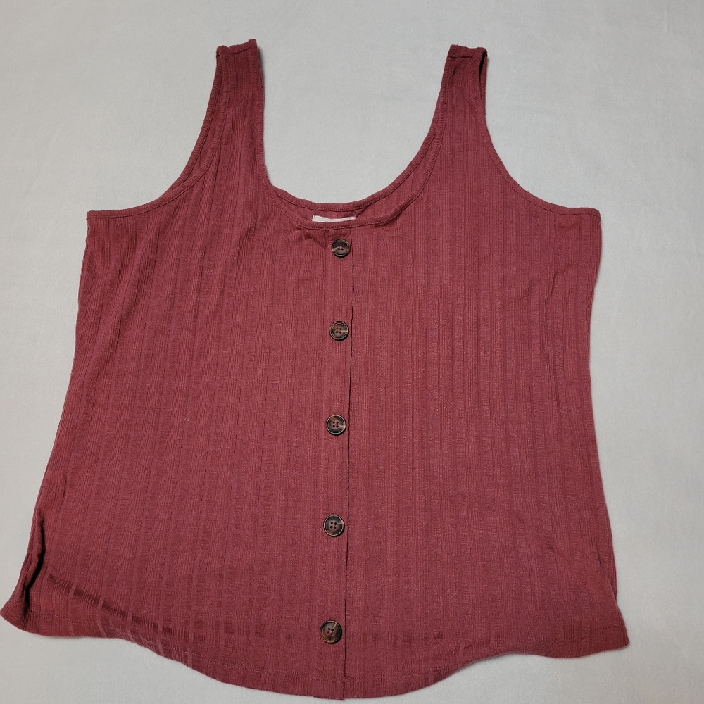 Button front detail tank